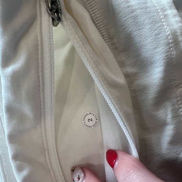 Lululemon shorts - Picture 4 of 5